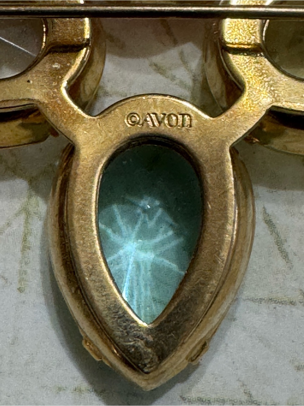 VINTAGE AVON PASTEL RHINESTONES BROOCH - Picture 3 of 6